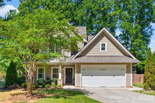 2562 Roseview Ln, Charlotte, NC, 28205-4099 | Card Image