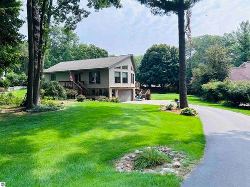 465 Saint Andrews Dr, Gladwin, MI, 48624-9688 | Card Image