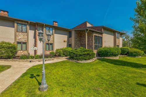 f-33 Abbey Villa Circle, Fontana, WI, 53125 | Card Image
