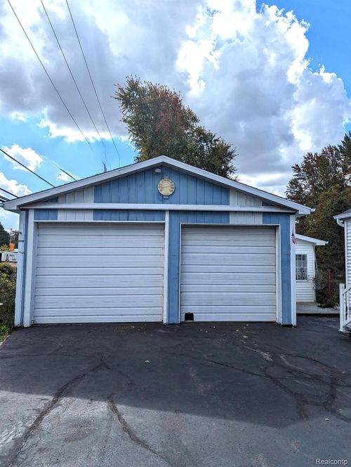 115 Orchard St, Otisville, MI, 48463-8423 | Card Image