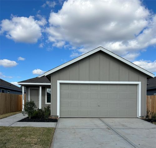 1303 Charlotte Way, Wharton, TX, 77488-5330 | Card Image