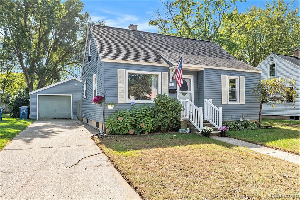 Slayton Ave, Grand Haven, MI 49417