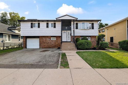 22 Hudson Pl, Hempstead, NY, 11550-6214 | Card Image