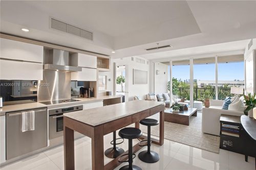 504-2155 Washington Ct, Miami Beach, FL, 33139-1955 | Card Image