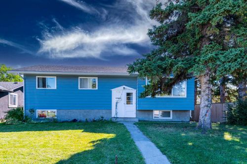 823 Sabrina Road Sw, Calgary, AB, T2W0P5 | Card Image