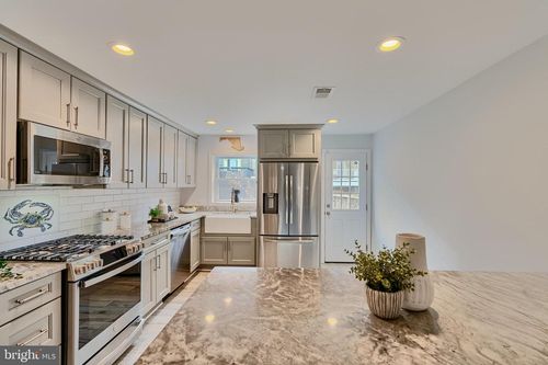 4 S East Ave, BALTIMORE, MD, 21224-2239 | Card Image