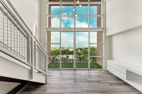 630-253 Ne 2nd St, Miami, FL, 33132-2285 | Card Image