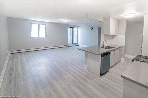 406-4422 Huron St, Niagara Falls, ON, L2E7C8 | Card Image