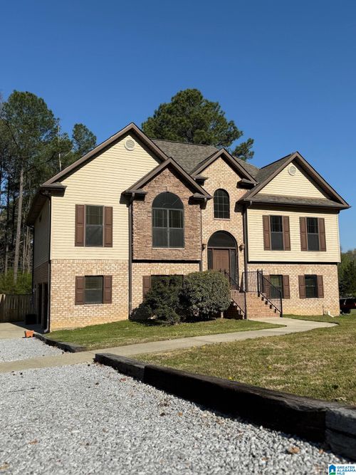107 Redwood Dr, Maylene, AL, 35114-6041 | Card Image