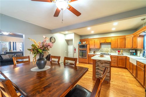 127 Boutwell St, Pawtucket, RI, 02860-5005 | Card Image