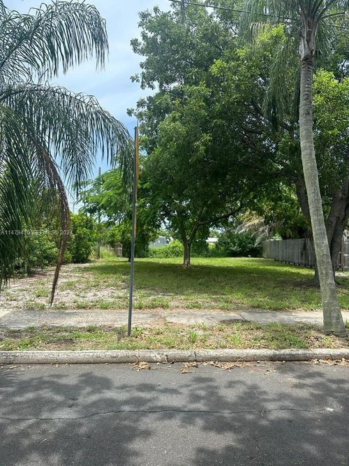 3014 Greenwood Ave, West Palm Beach, FL, 33407-5010 | Card Image