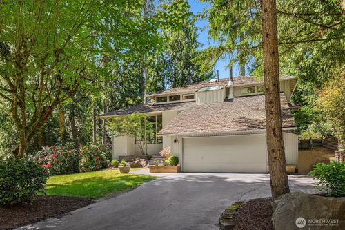 2911 216th Ave Ne, Sammamish, WA, 98074-6323 | Card Image