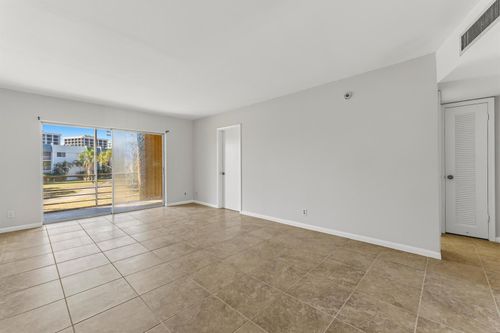 208-1638 Embassy Dr, West Palm Beach, FL, 33401-1912 | Card Image