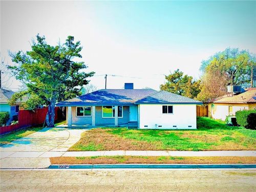 2002 N Woodridge Way, Hanford, CA, 93230-2142 | Card Image