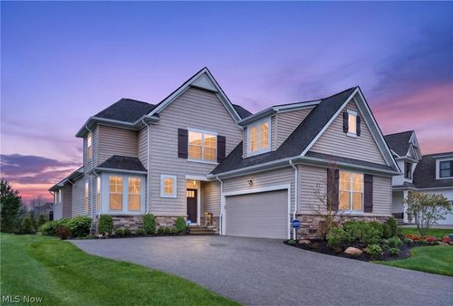 7429 Villa Rdg, Chagrin Falls, OH, 44023-2156 | Card Image