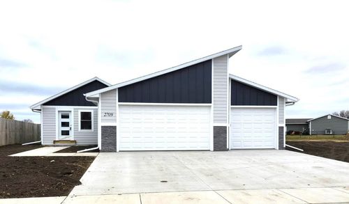 2709 N Bent Grass Ct, Sioux Falls, SD, 57107-1163 | Card Image