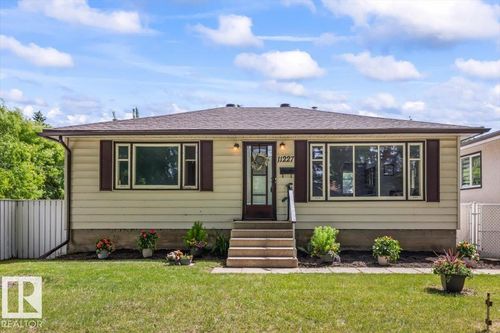 11227 52 St Nw, Edmonton, AB, T5W3H8 | Card Image