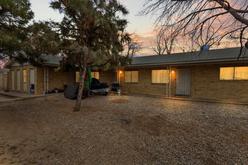242 Tennessee St Ne, Albuquerque, NM, 87108-5827 | Card Image