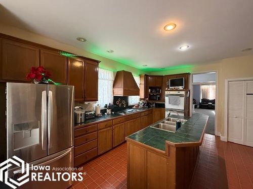 1121 Avenue C, Fort Madison, IA, 52627-2732 | Card Image