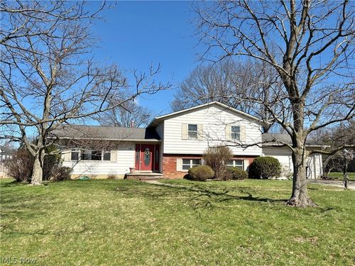 145 Crestview Dr, Elyria, OH, 44035-1707 | Card Image