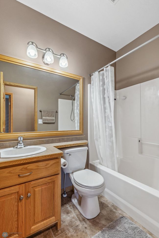 Hall Bathroom | Image 24