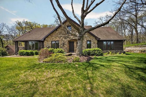 4802 Country Meadows Rd, Brooklyn, WI, 53521-9468 | Card Image