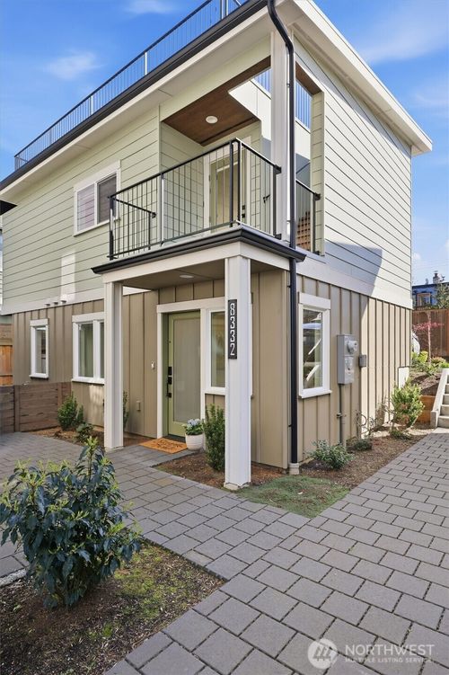 8332 26th Ave Nw, Seattle, WA, 98117-4447 | Card Image