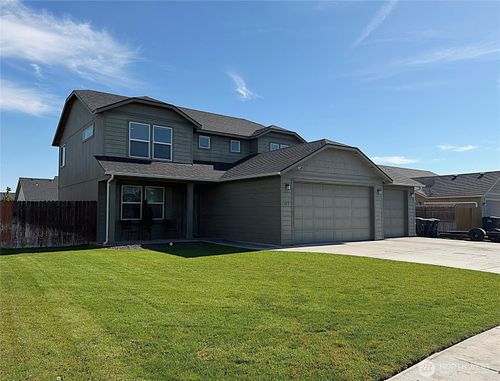 813 S Lakeland Dr, Moses Lake, WA, 98837-8821 | Card Image