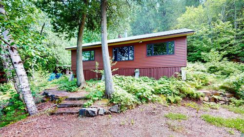 94 S Clearwater Rd, Grand Marais, MN, 55604-2041 | Card Image