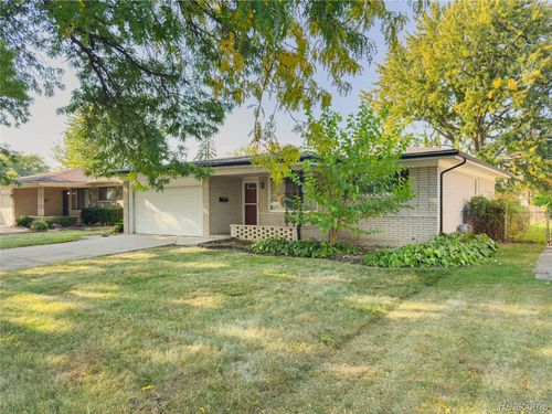 3217 Barton Dr, Sterling Heights, MI, 48310-3616 | Card Image