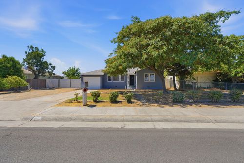737 W Kanai Ave, Porterville, CA, 93257-2040 | Card Image
