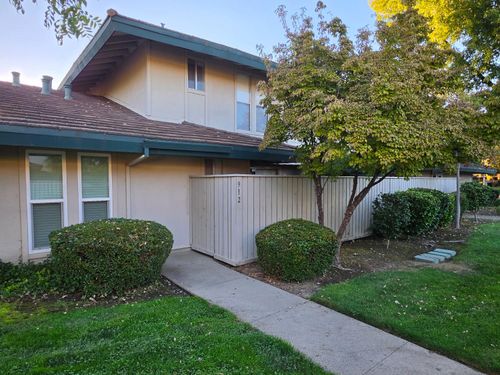 912 Roundtree Ct, Sacramento, CA, 95831-2664 | Card Image