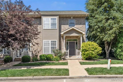 512 Queens Court Pl, Saint Peters, MO, 63376-7349 | Card Image