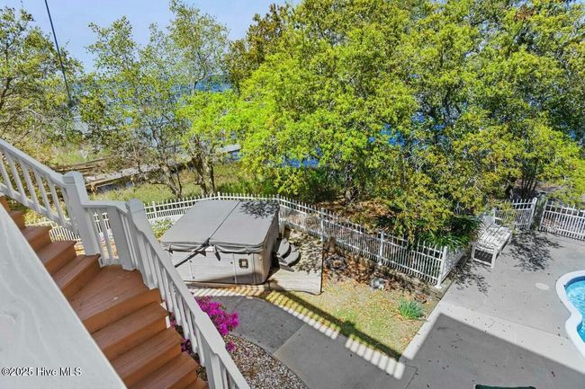 Steps to Covered Deck | Image 29