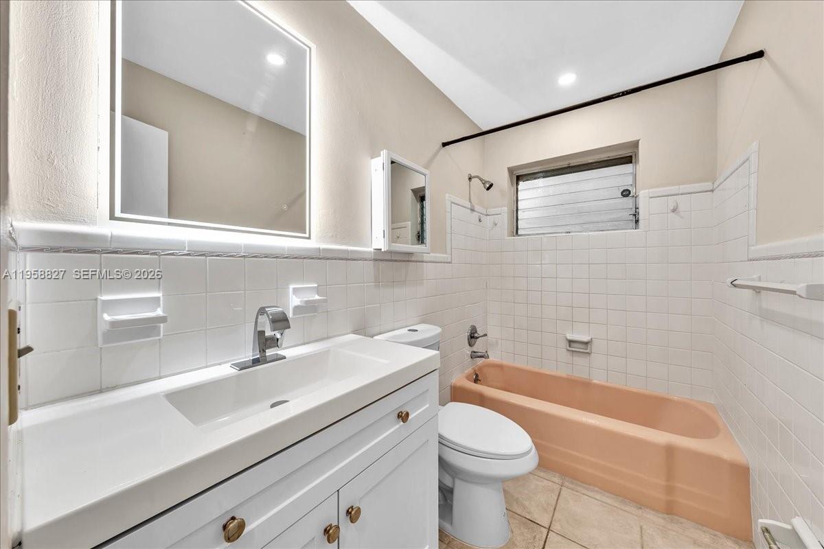 Residential Lease in Hollywood 4
