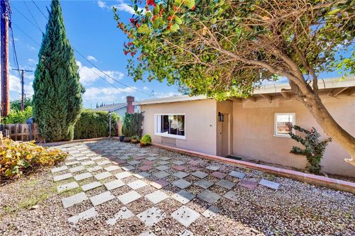 3740 4th Ave, La Crescenta, CA, 91214-2442 | Card Image