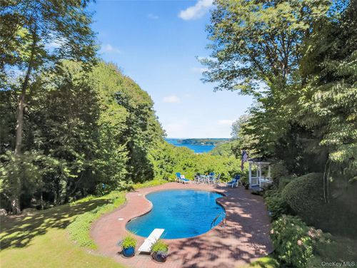 10 Thorman Ln, Huntington, NY, 11743-2322 | Card Image