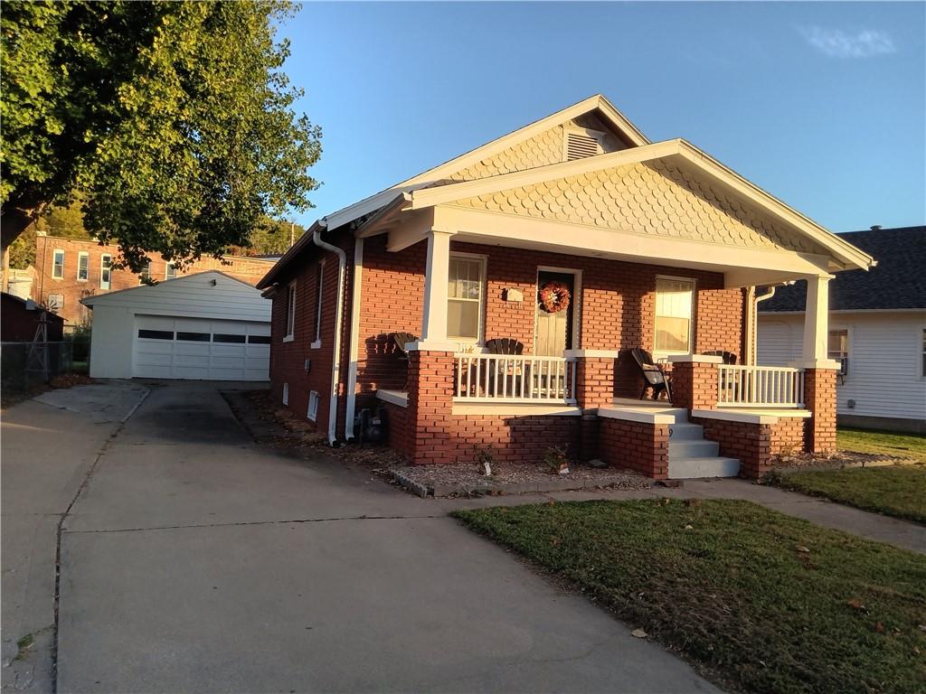 Pryor Ave, Saint Joseph, MO 64504