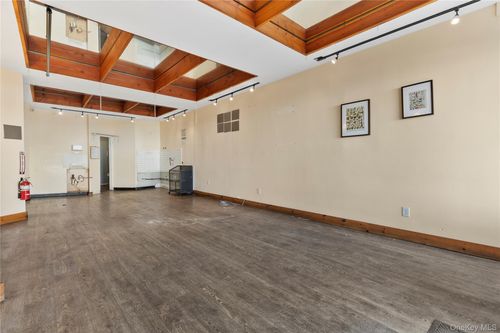 1048 W Beech St, East Atlantic Beach, NY, 11561-1139 | Card Image