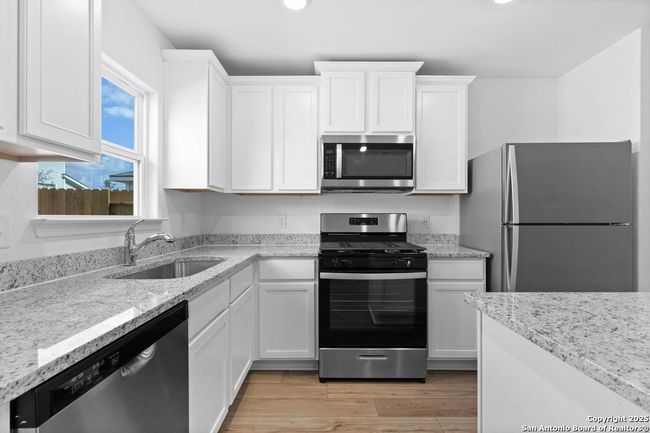 10938 Chippewa Trce, House other with 2 bedrooms, 2 bathrooms and null parking in Converse TX | Image 8