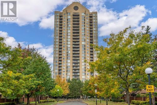302-545 St. Laurent Boulevard, Ottawa, ON, K1K4H9 | Card Image