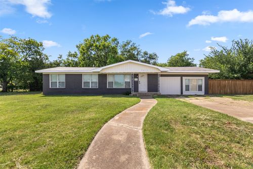 3611 Bonzer St, North Richland Hills, TX, 76180-1521 | Card Image