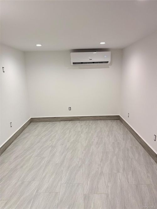 174 Whittier Ave, Babylon, NY, 11703-4608 | Card Image