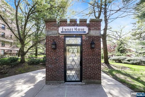 100 E Palisade Ave, Englewood, NJ, 07631-3046 | Card Image