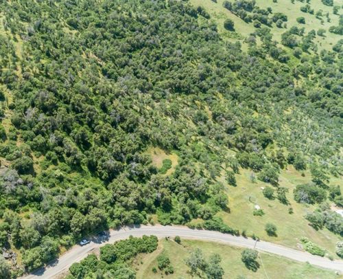 527 Squaw Valley Rd, Squaw Valley, CA, 93675 | Card Image