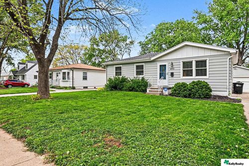 8910 Westridge Drive, Omaha, NE, 68124 | Card Image