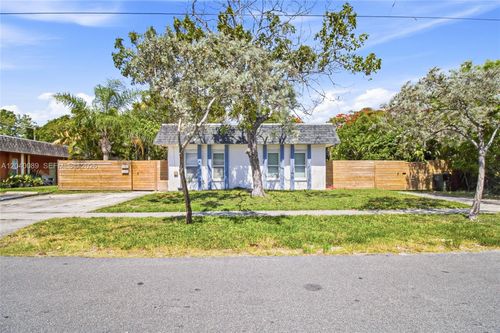 1-610 Sw 2nd Ave, Dania Beach, FL, 33004-3986 | Card Image