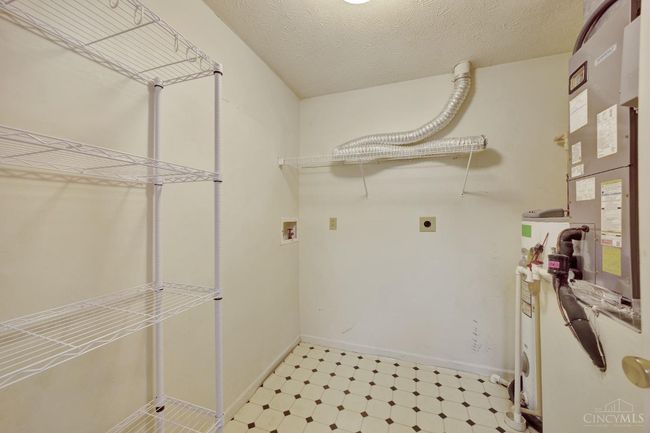 12041 Carrington Ln, Condo with 2 bedrooms, 2 bathrooms and null parking in Loveland OH | Image 14