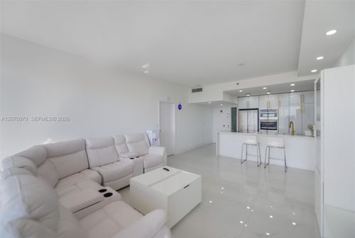 ph103-7601 E Treasure Dr, North Bay Village, FL, 33141 | Card Image
