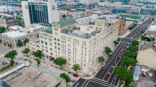 270 E Highland Ave, MILWAUKEE, WI, 53202-6635 | Card Image